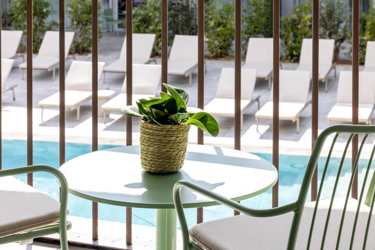 Suite Lit King-Size - Vue sur Piscine